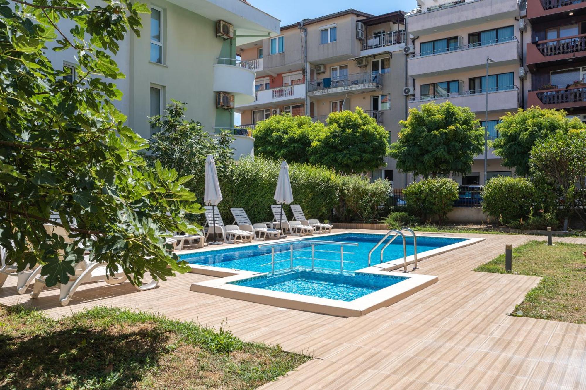 Hotel Milan Primorsko Esterno foto