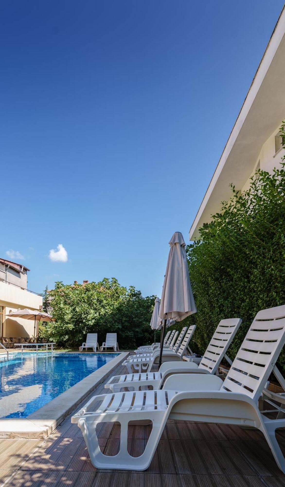Hotel Milan Primorsko Esterno foto