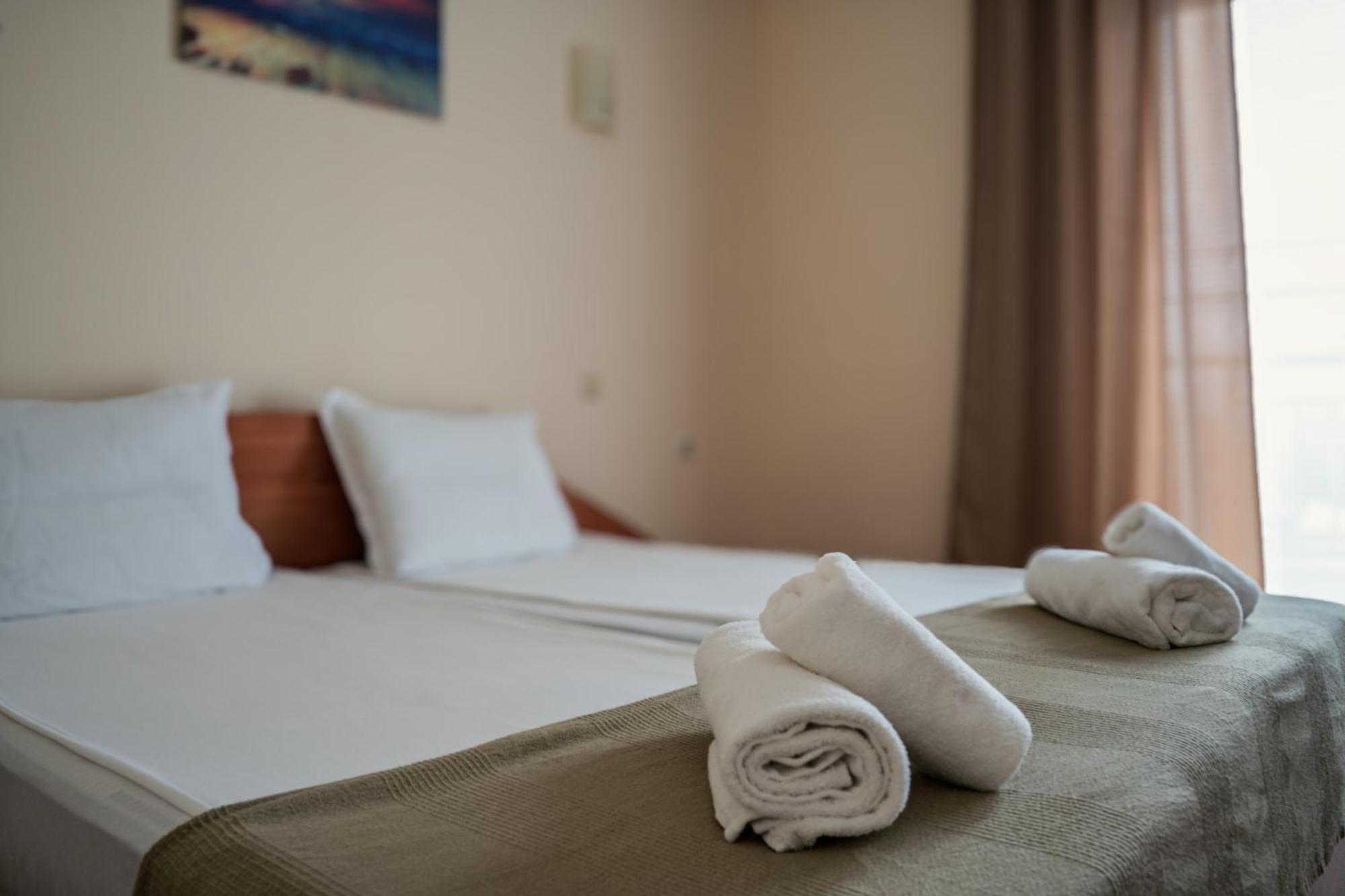 Hotel Milan Primorsko Esterno foto