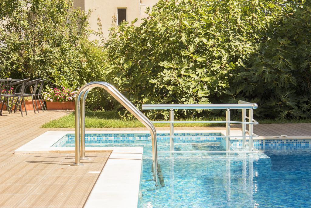 Hotel Milan Primorsko Esterno foto