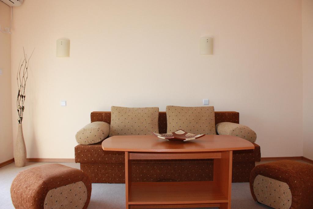 Hotel Milan Primorsko Esterno foto