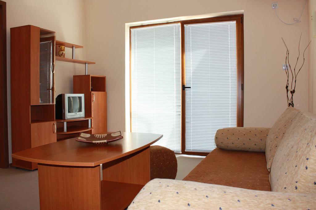 Hotel Milan Primorsko Esterno foto