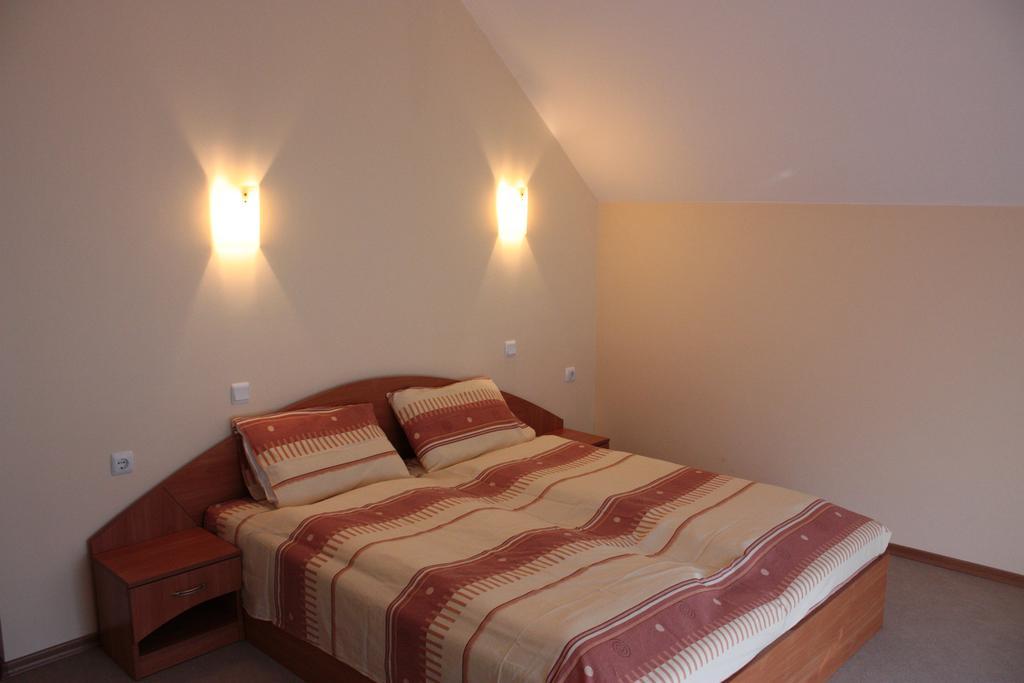 Hotel Milan Primorsko Esterno foto