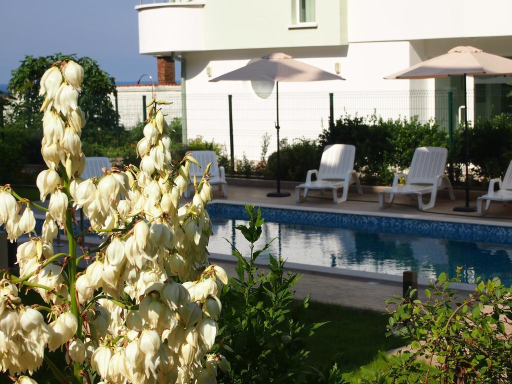 Hotel Milan Primorsko Esterno foto