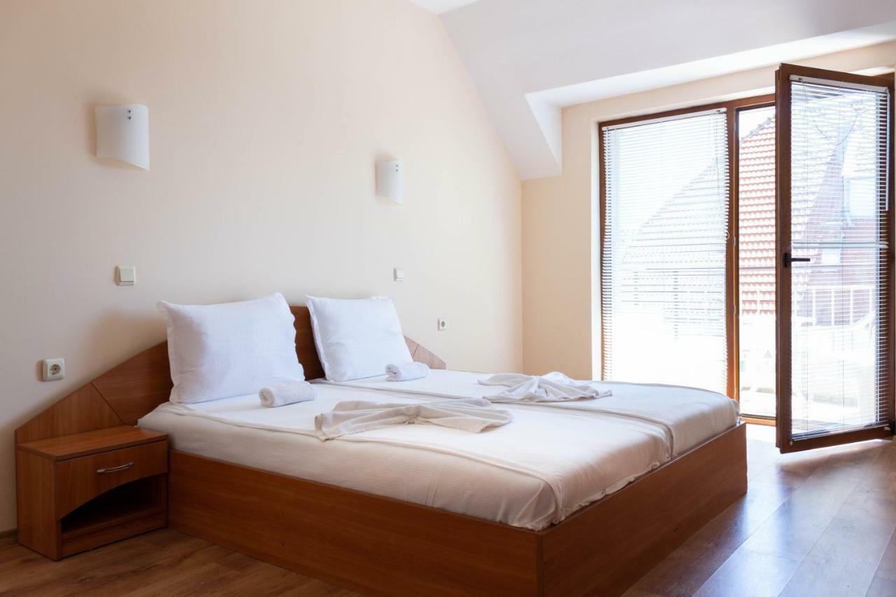 Hotel Milan Primorsko Esterno foto