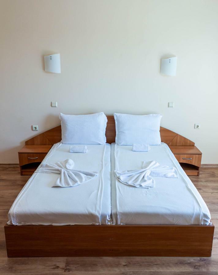 Hotel Milan Primorsko Esterno foto