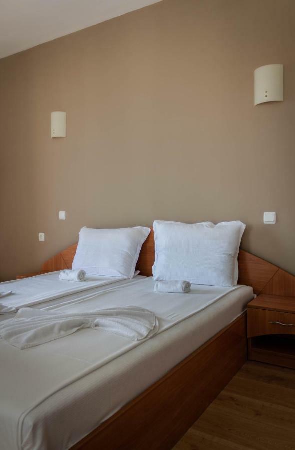 Hotel Milan Primorsko Esterno foto